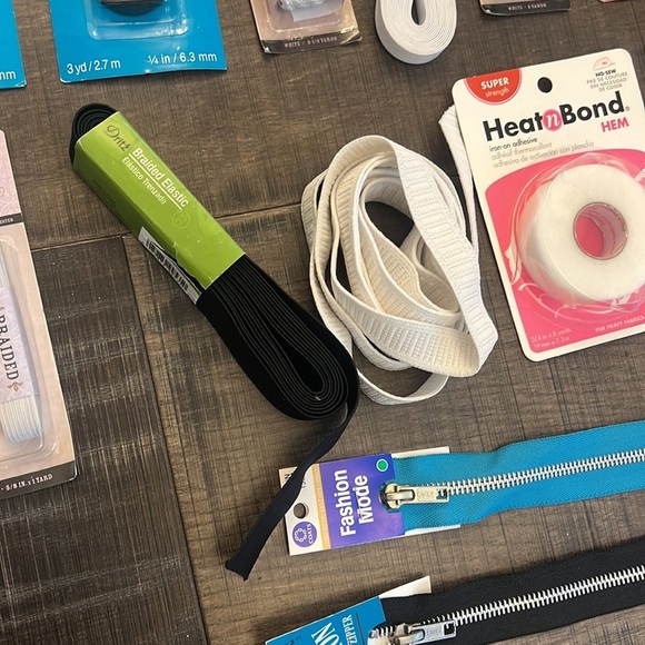 NWT BUNDLE OF SEWING MATERIAL (Elastic bands , scotch fasteners zippers threads - Picture 10 of 16